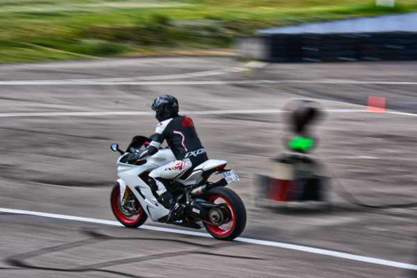 stage pilotage moto sur circuit geoparc expertpilot